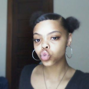 Meet your Posher, Carri